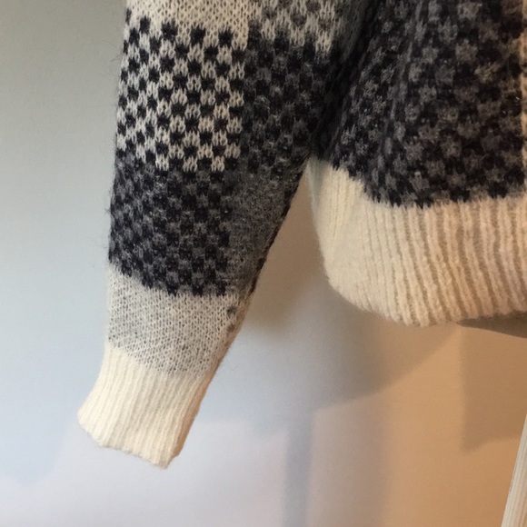 Abercrombie & Fitch plaid sweater Medium - Picture 3 of 5